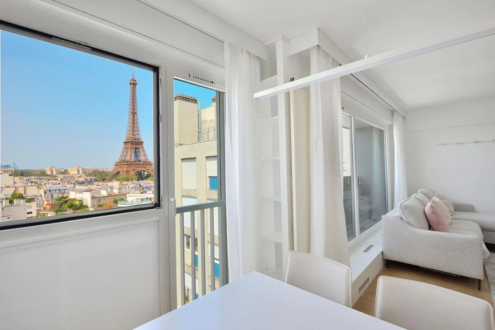 Apartment The Eiffel Tower - A Luxurious With Breathtaking Views Of The Eiffel Tower *