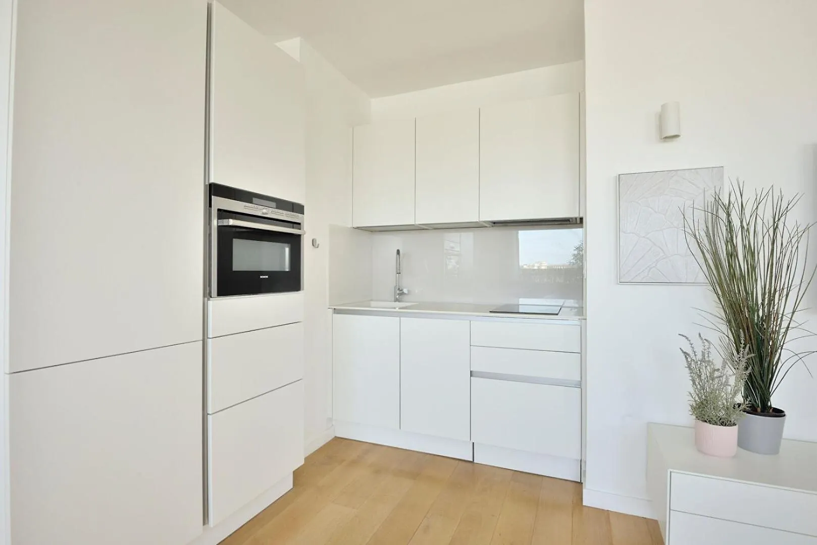 The Eiffel Tower - A Luxurious With Breathtaking Views Of The Eiffel Tower Apartment Paris